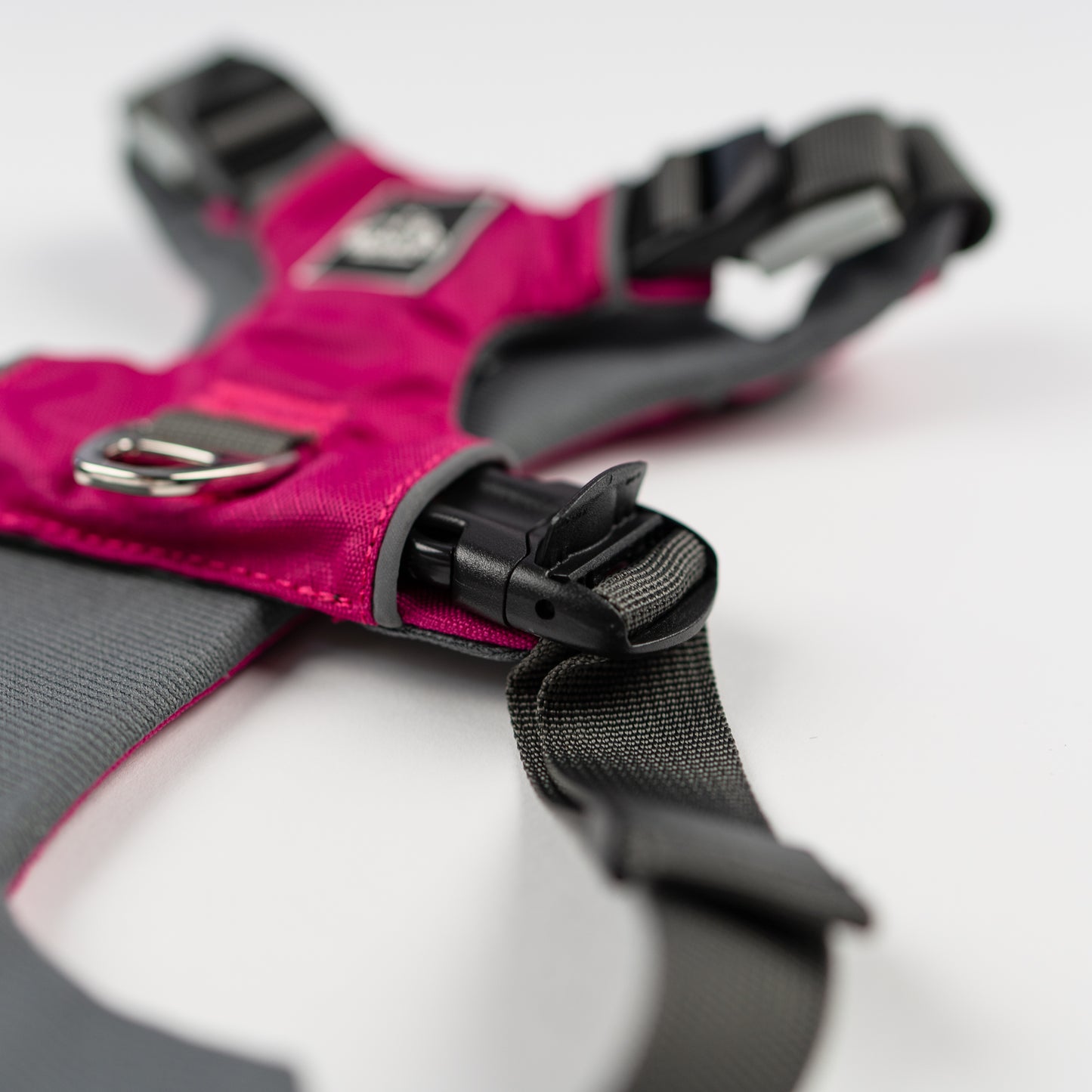 Millvue Raspberry Pink EZ Fit™ 狗背带 - 批发